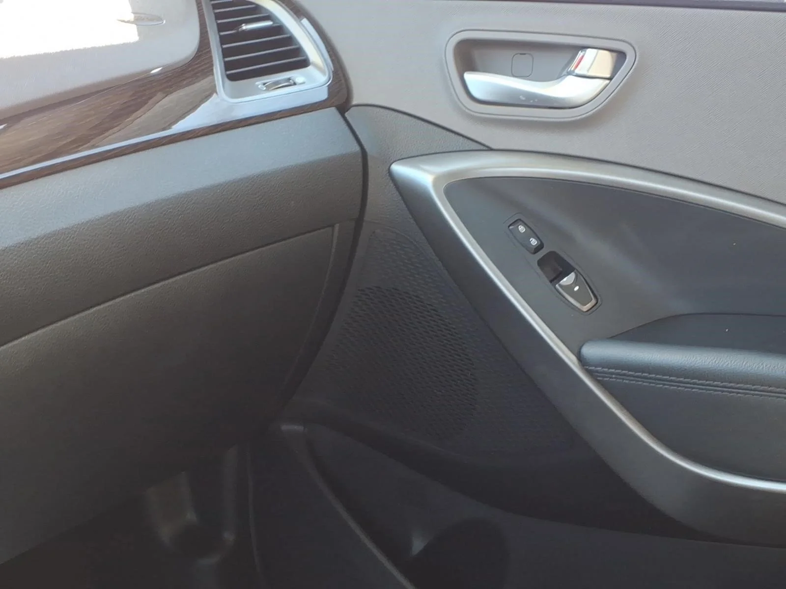 Used 2018 Sparkling Silver Kcs Hyundai 2.4 Base image 19