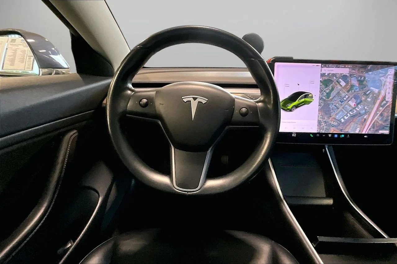 Used 2019  Tesla Long Range image 11