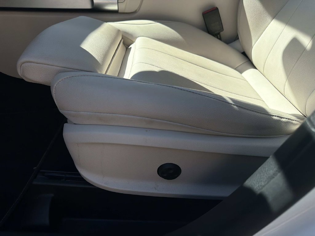 Used 2023  Mercedes-Benz GLB 250 image 17