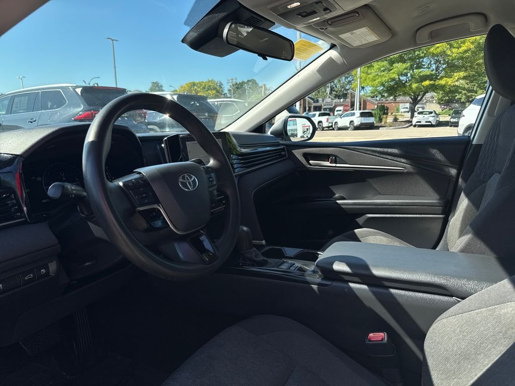 Used 2025 White Toyota LE image 13