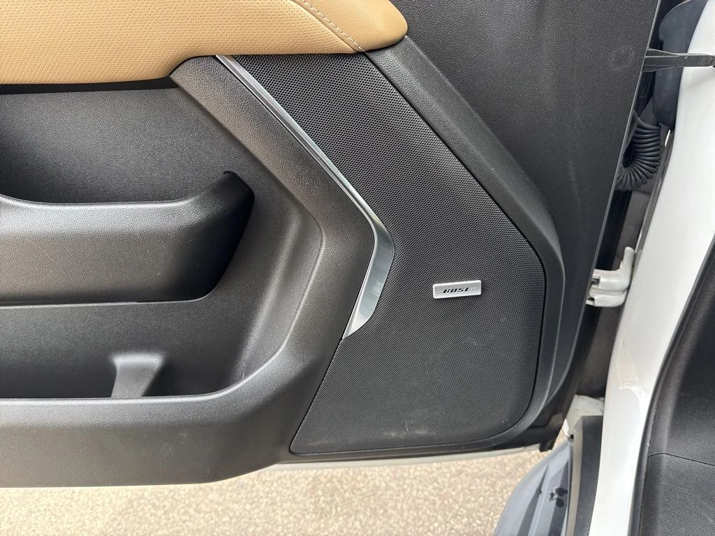 Used 2022 Iridescent Pearl Tricoat Chevrolet Premier image 18