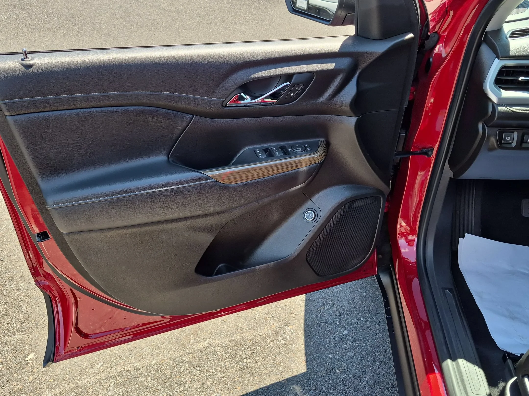 Used 2021 Cayenne Red Tintcoat GMC SLE image 19