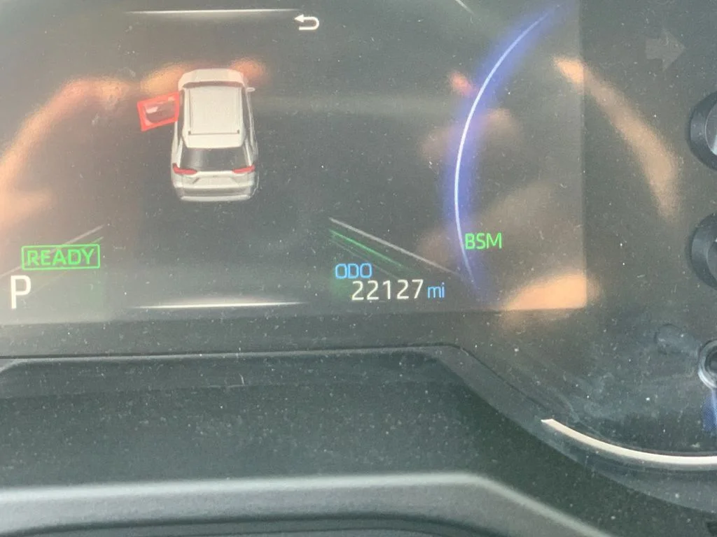 Used 2025 White Toyota XLE image 30
