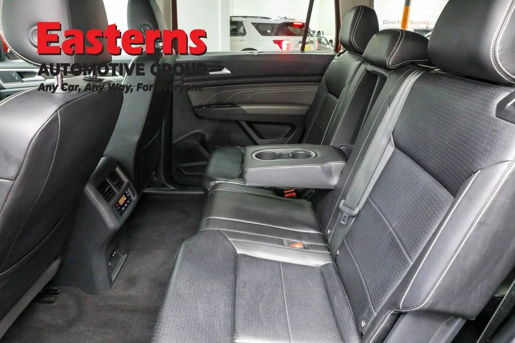 Used 2022 Red Volkswagen 3.6L V6 SE w/Technology image 20