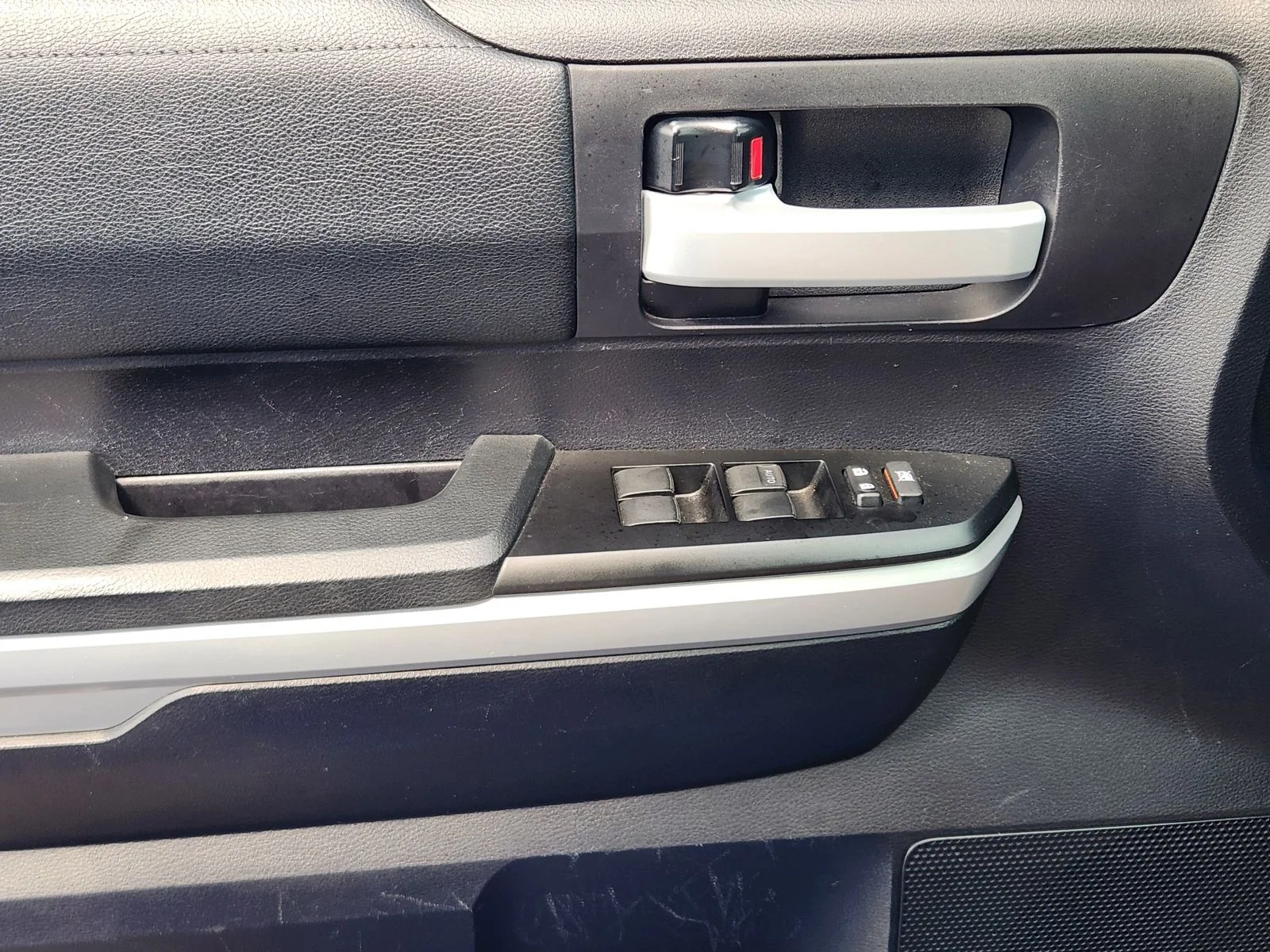 Used 2020 Blue Toyota SR5 image 22