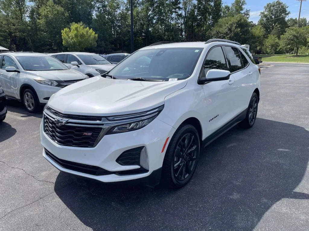 Used 2022 IRIDESCENT PEARL TRICOAT Chevrolet RS image 3
