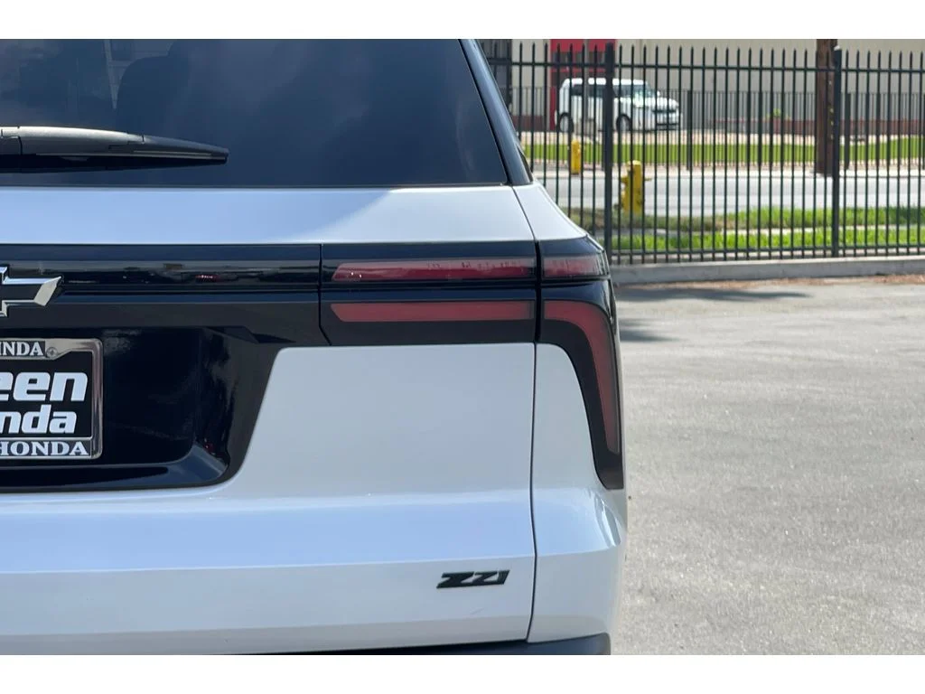 Used 2025 Iridescent Pearl Tricoat Chevrolet AWD Z71 image 50