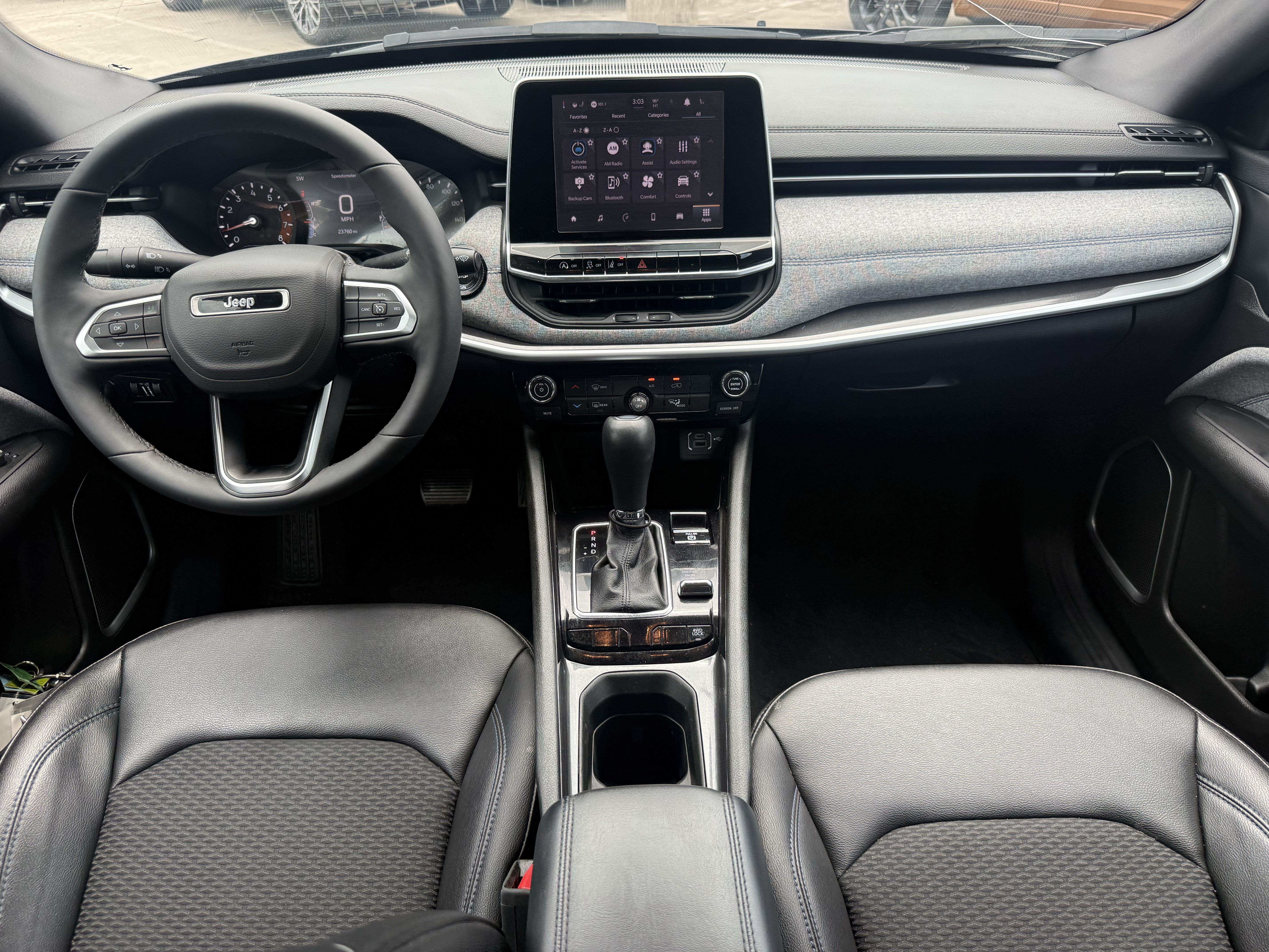 Used 2025 Diamond Black Crystal Pearlcoat Jeep Latitude image 13