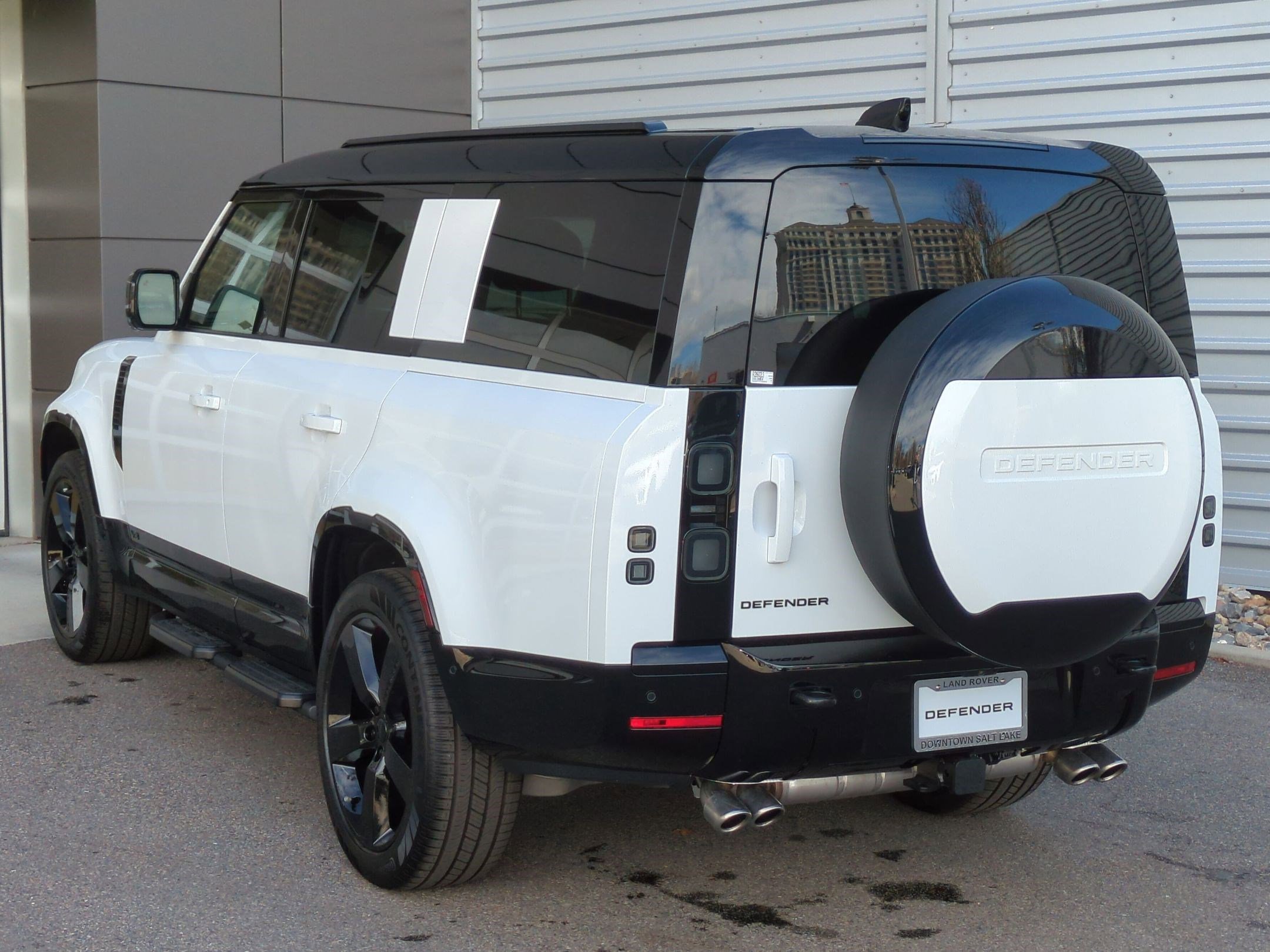 2026 Land Rover Defender V8 - Photo 8