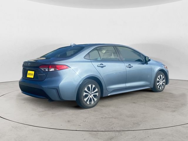 Used 2021  Toyota LE image 5