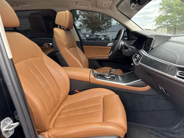 Used 2022 Black BMW xDrive40i image 16