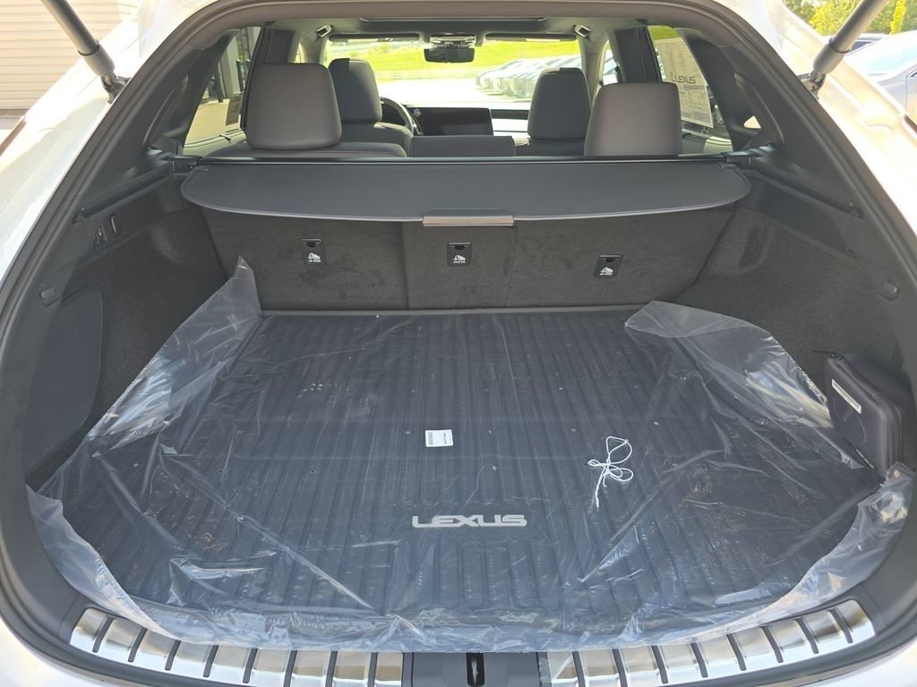 New 2026 Eminent White Pearl Lexus LUXURY image 26