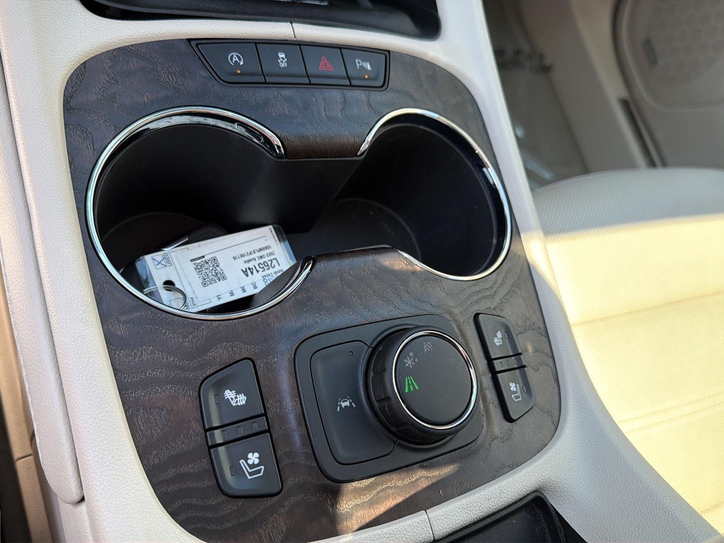 Used 2023 White Frost Tricoat GMC Denali image 28
