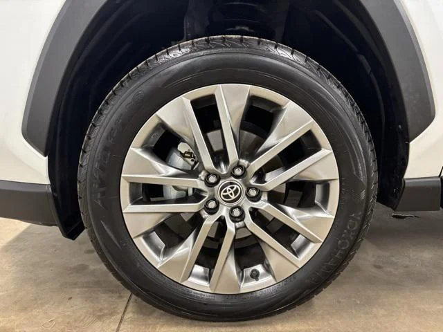 Used 2025 WIND CHILL PEARL Toyota  image 9