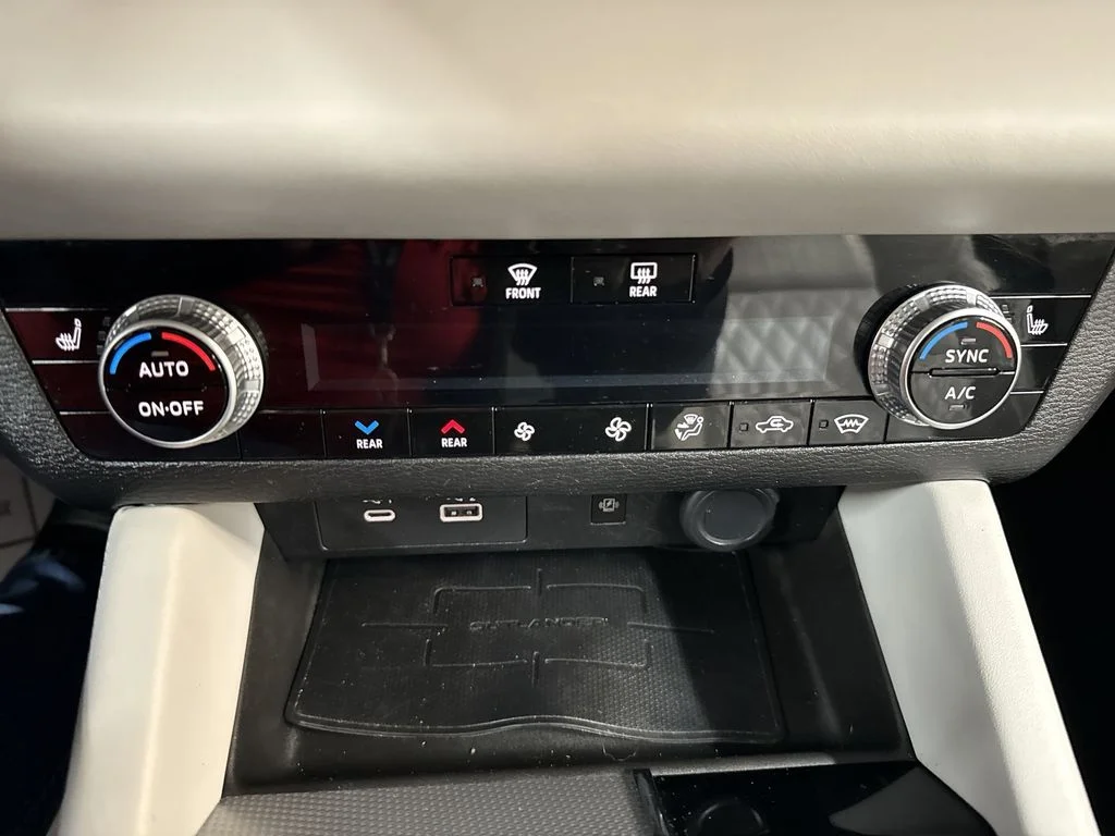 Used 2022  Mitsubishi SEL image 28