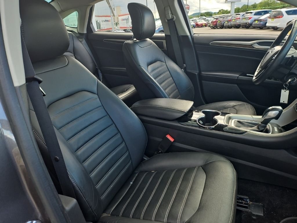 Used 2014  Ford SE image 18