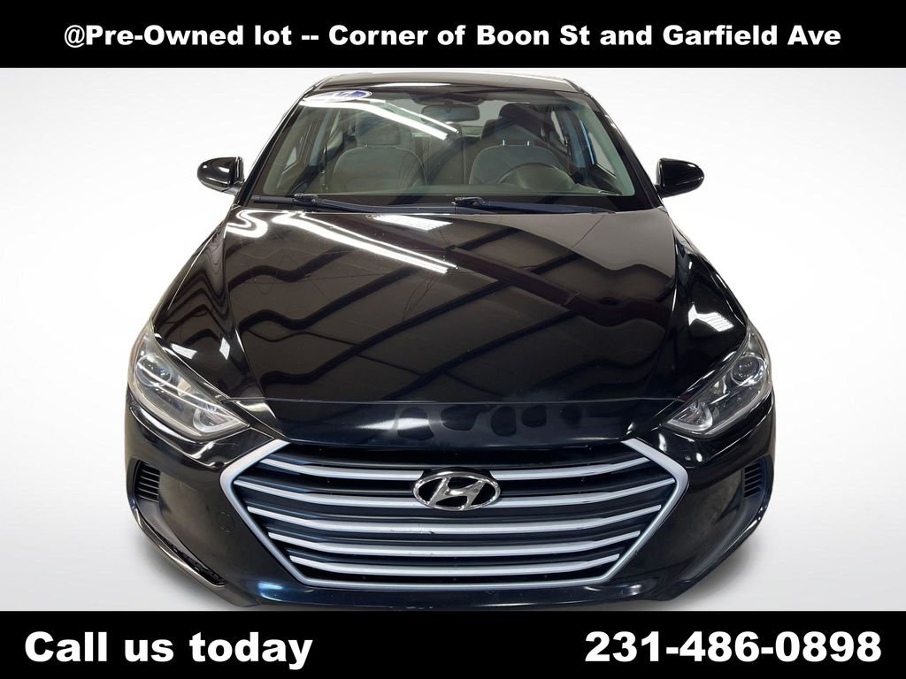 Used 2017 Black Hyundai SE image 8