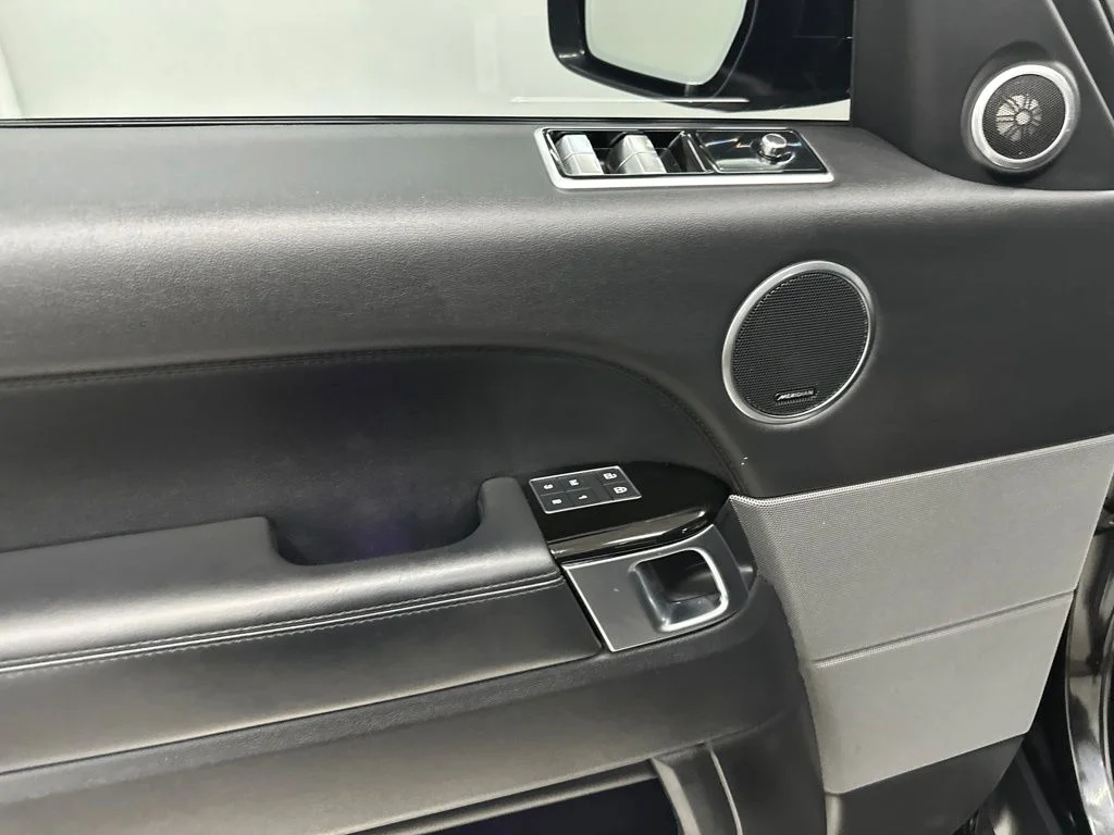 Used 2021  Land Rover HSE Silver Edition image 14