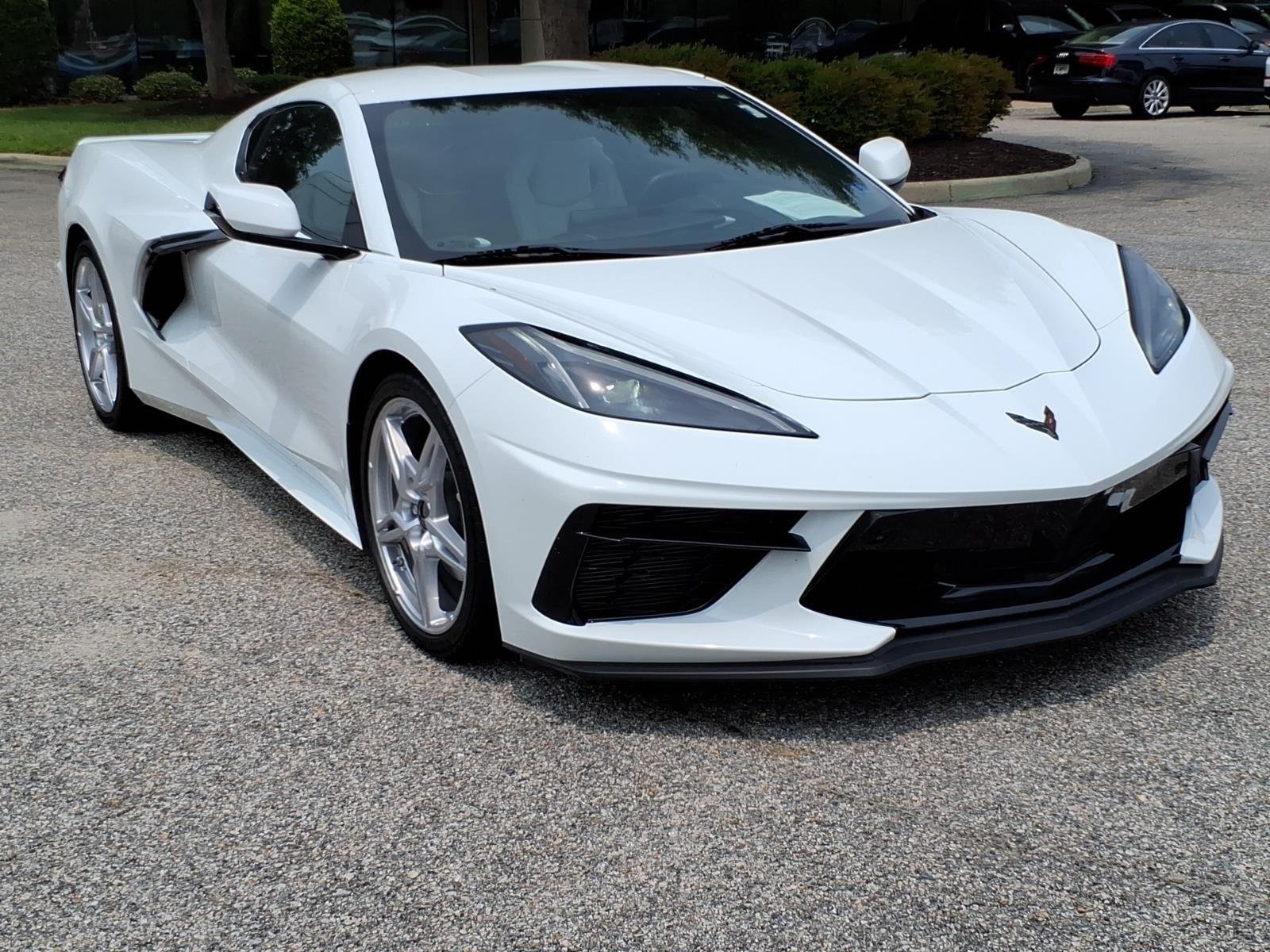 Used 2022 Arctic White Chevrolet 2LT image 5