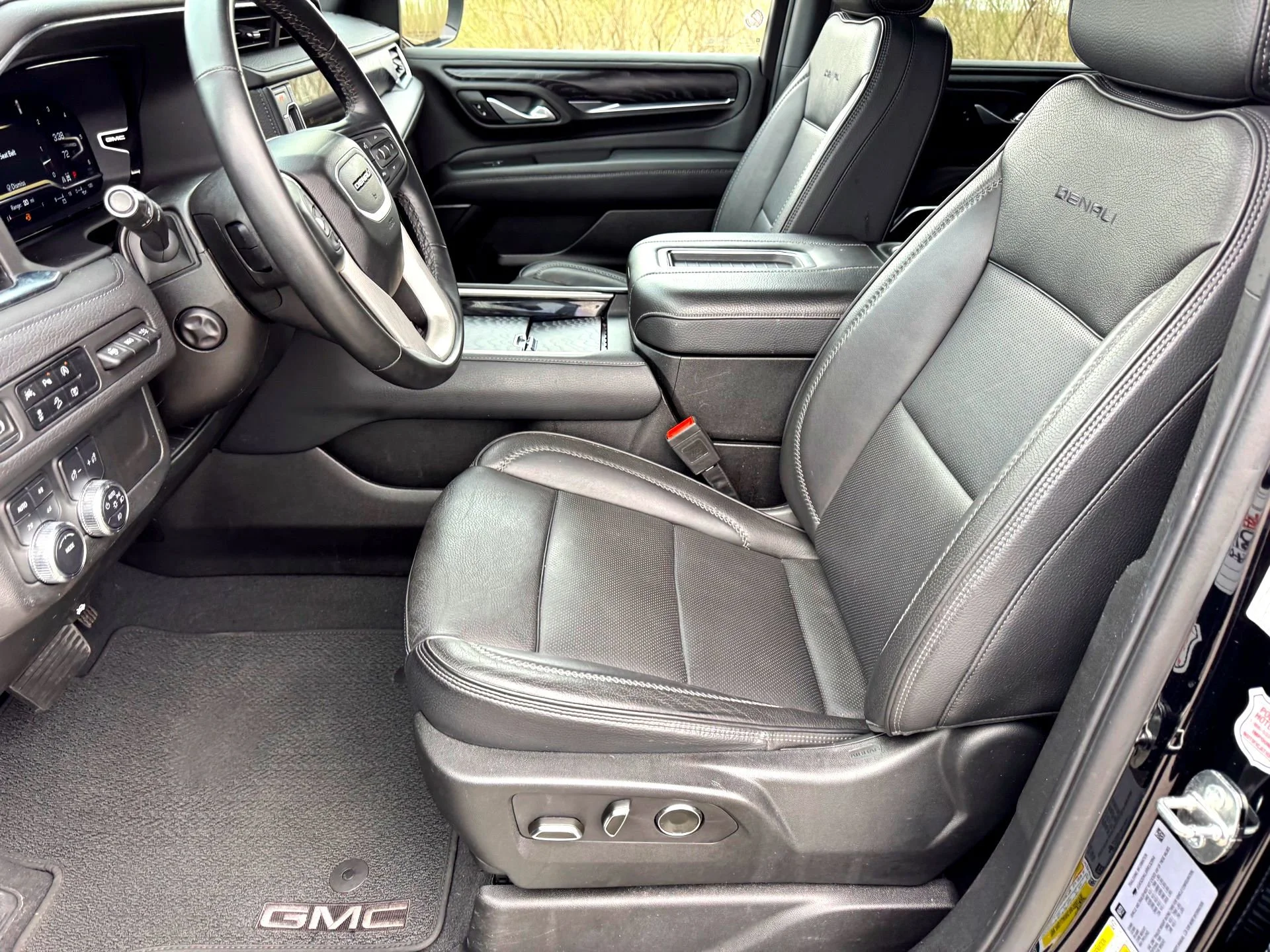Used 2024 Onyx Black GMC Denali image 13