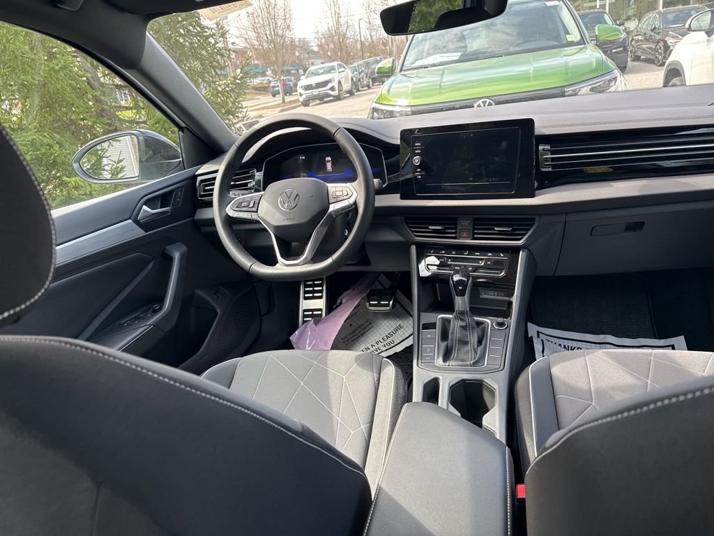 2025 Volkswagen Jetta Sport - Photo 17