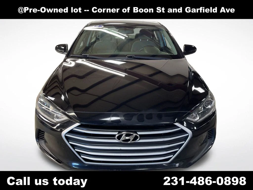 Used 2017 Black Hyundai SE image 8