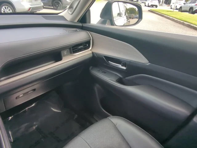 Certified Used 2024  Toyota Platinum image 20