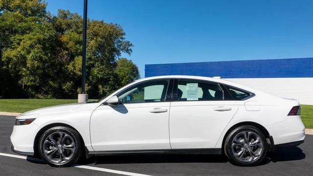 Used 2024 White Honda EX image 9