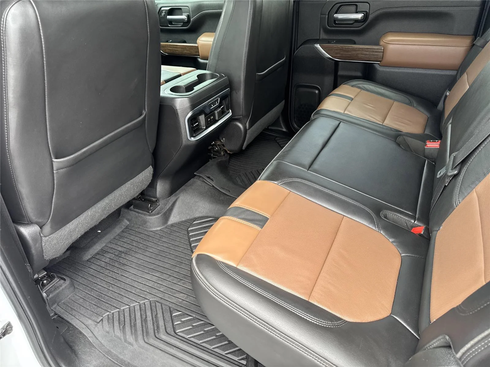 Used 2020 IRIDESCENT PEARL TRICOAT Chevrolet High Country image 31