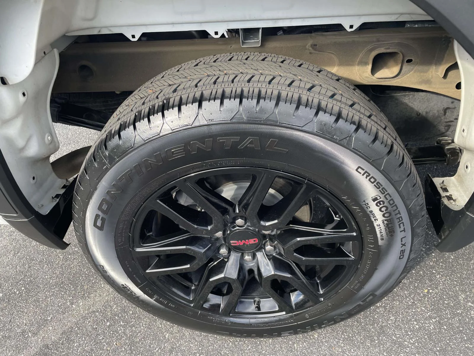Used 2024 Summit White GMC Elevation image 7