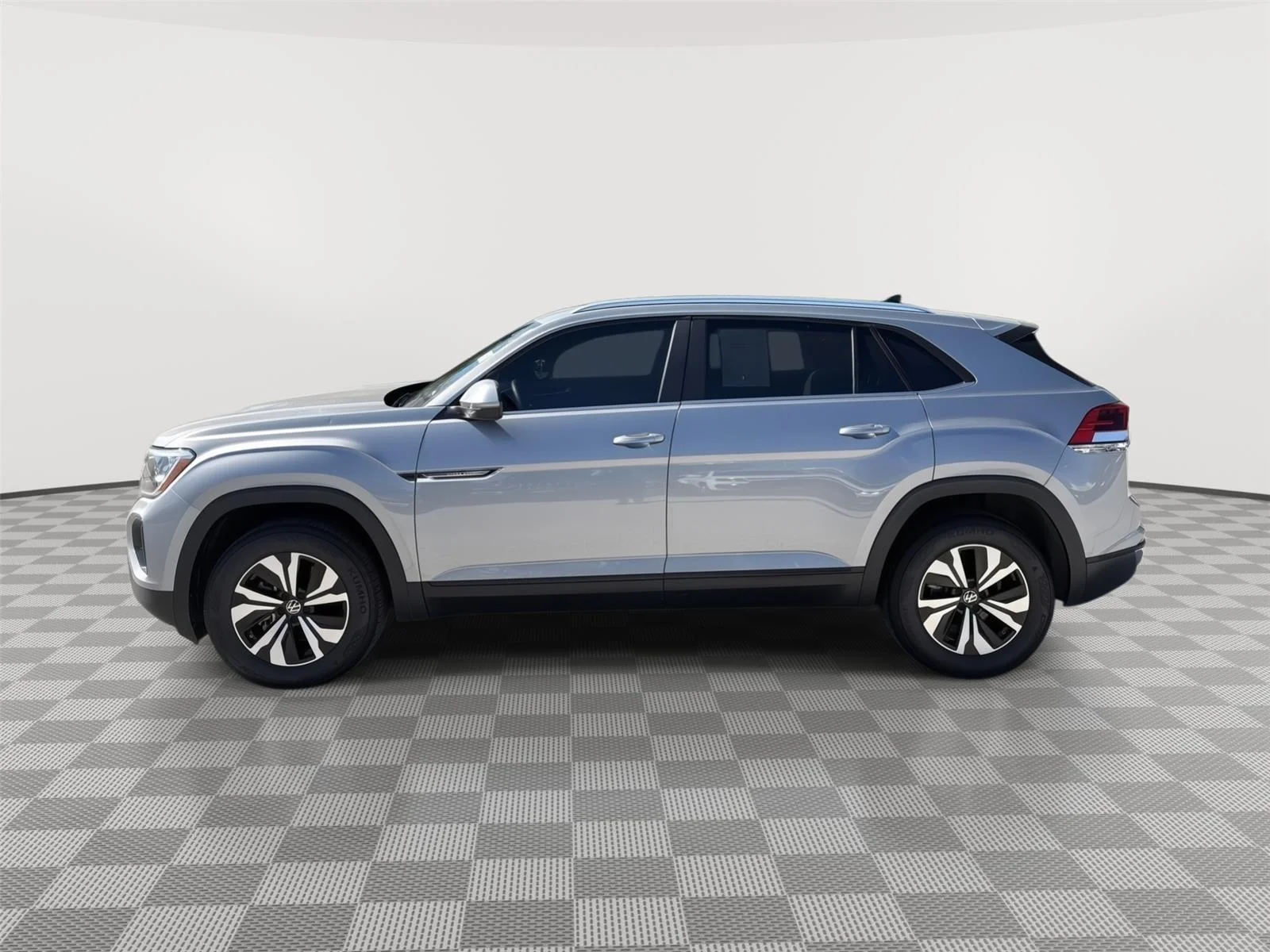 Used 2024  Volkswagen 2.0T SE image 5