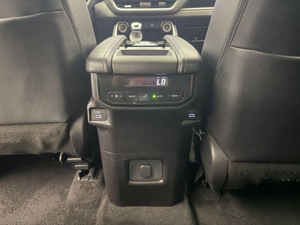 Used 2025  Toyota XLE image 38