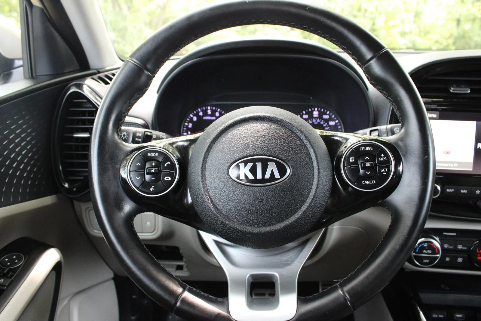 Used 2020  Kia EX image 17