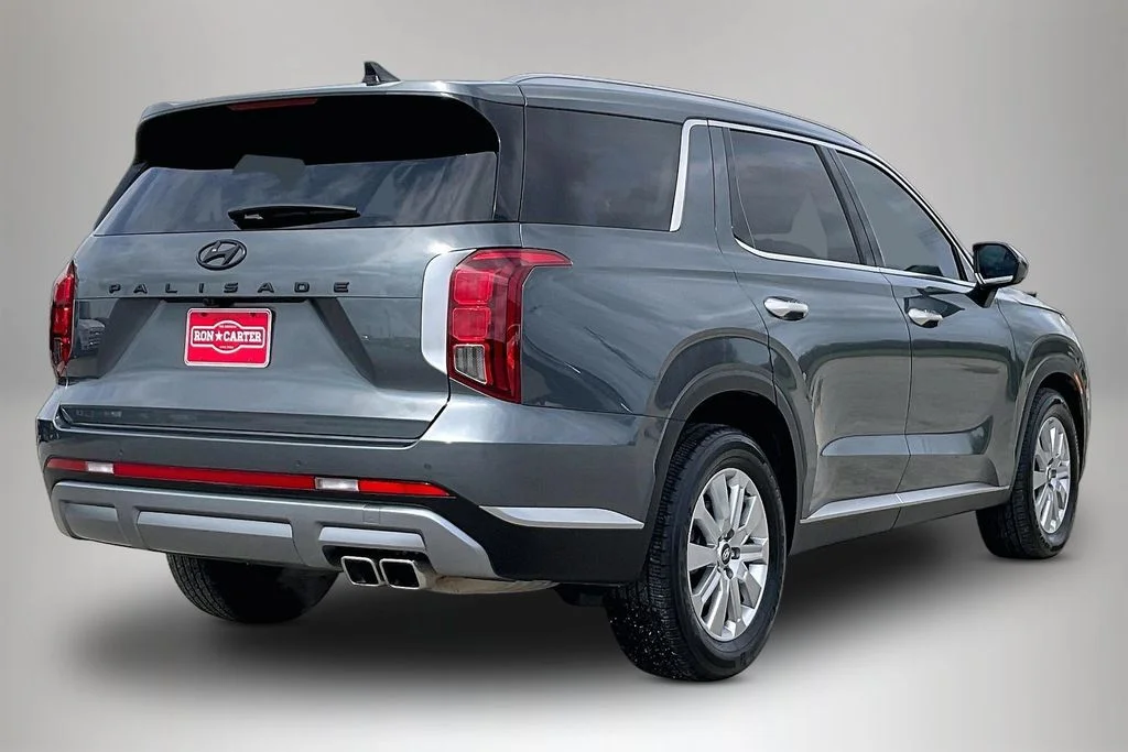Used 2025 Gray Hyundai SEL image 5