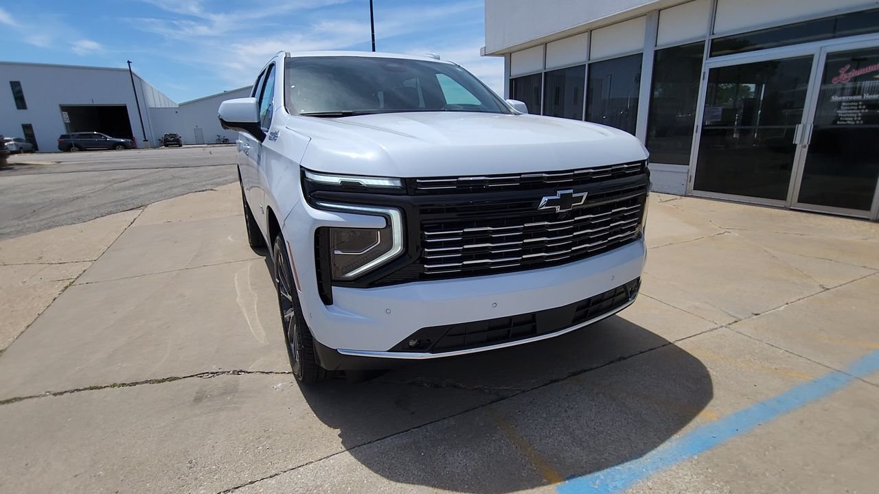 New 2026 Polar White Tricoat Chevrolet High Country image 2