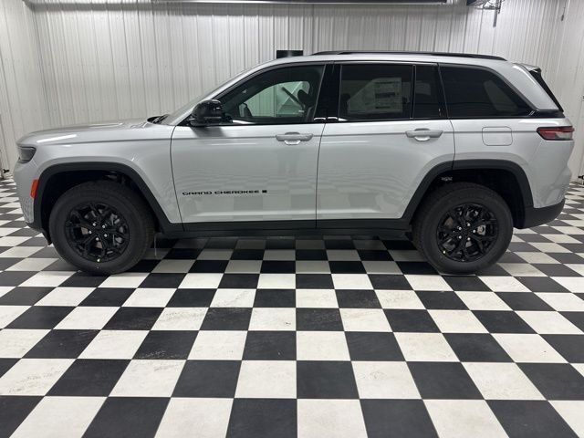 Used 2026 Jeep Grand Cherokee Laredo with VIN 1C4RJHAR3TC252618 for sale in Rochester, Minnesota