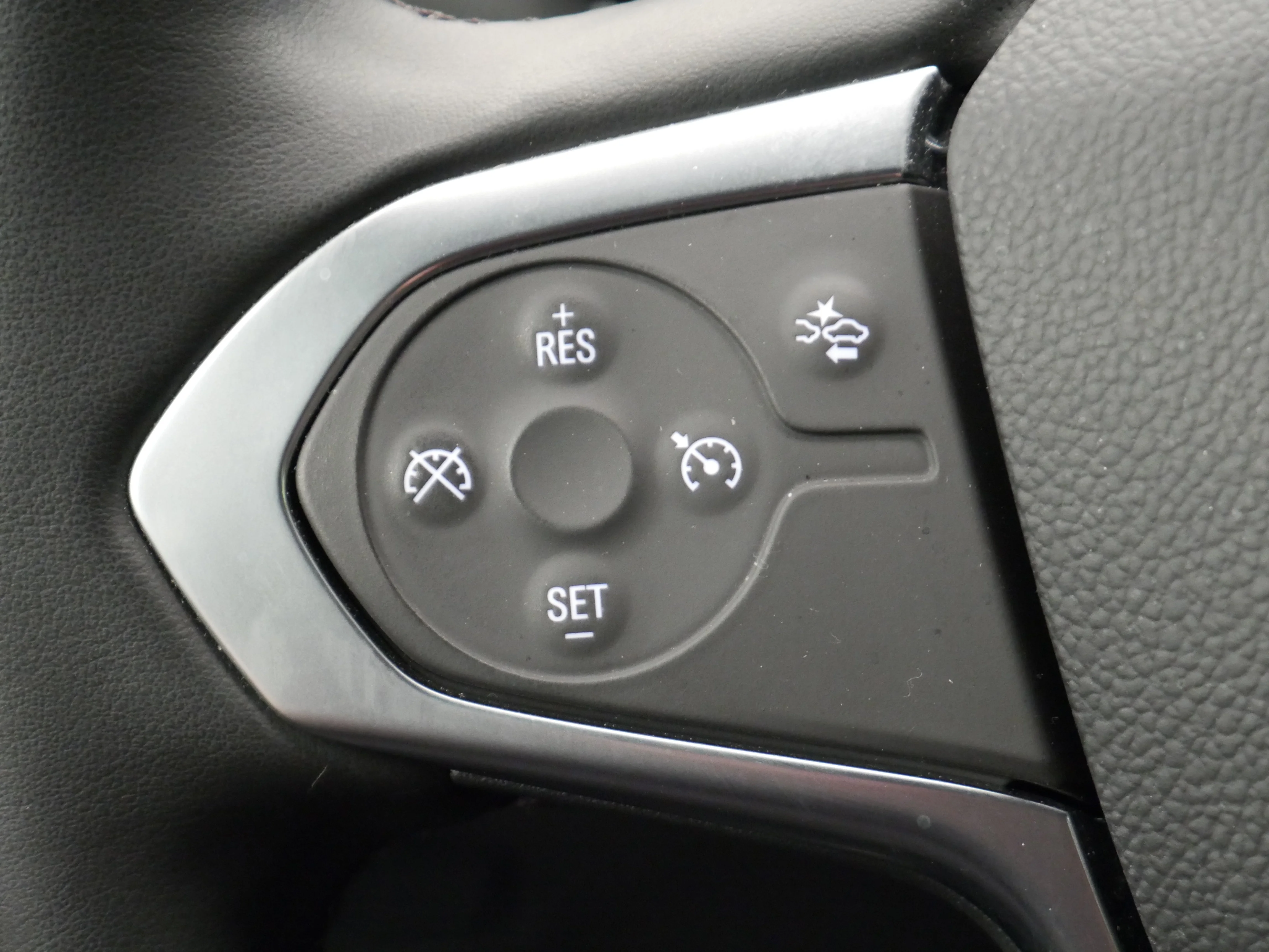 2023 Chevrolet Traverse 1LT - Photo 25