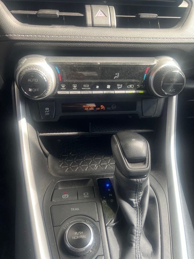 Used 2022 White Toyota XLE image 15