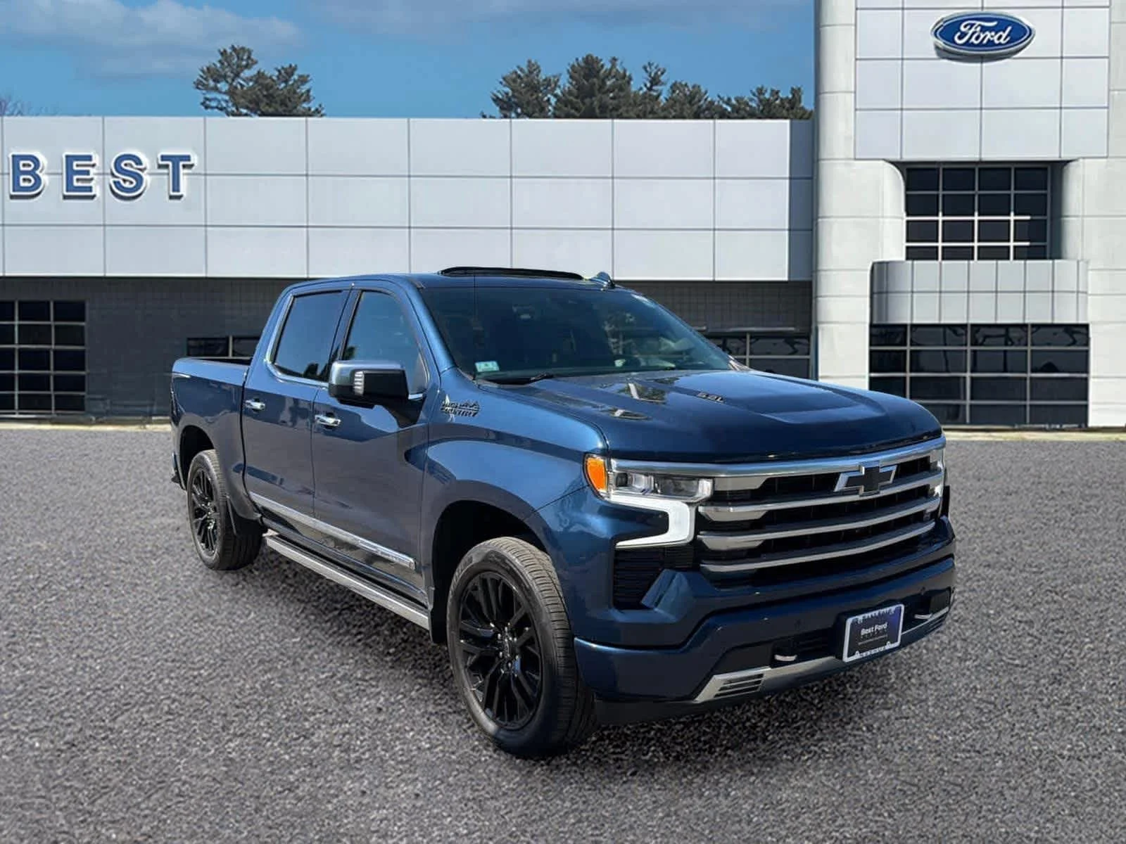 Used 2023 Northsky Blue Metallic Chevrolet High Country image 3