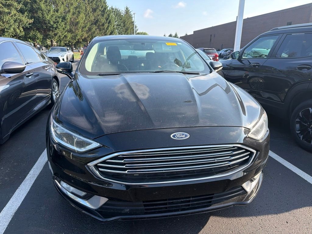 Used 2017 Shadow Black Ford SE image 5