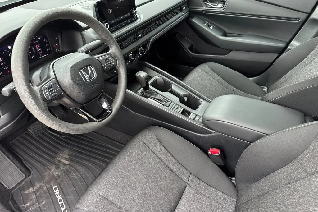 Used 2025  Honda SE image 12