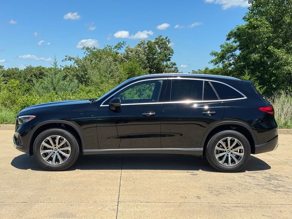 Used 2026 Black Mercedes-Benz GLC 300 image 2