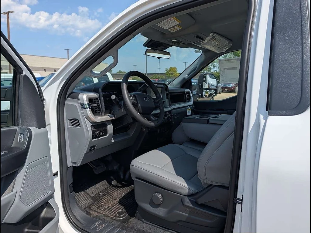 New 2026 Oxford White Ford F-550® XL image 4