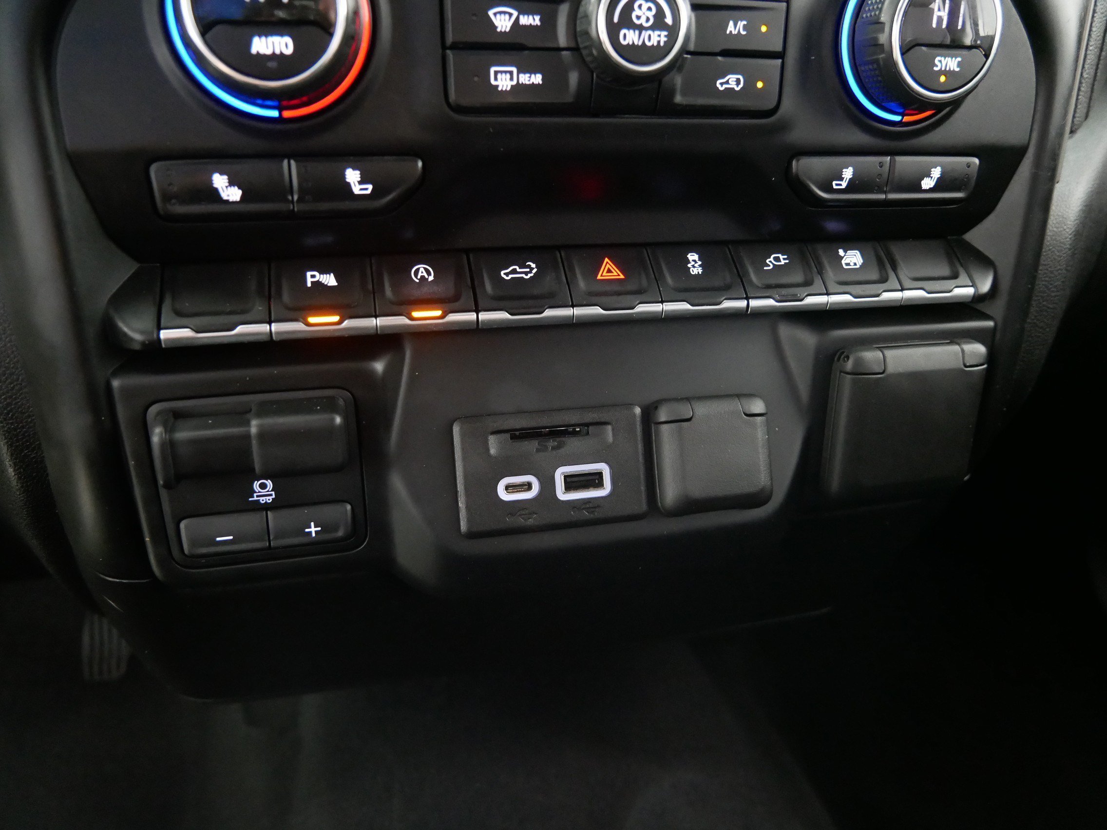 Used 2019 CAJUN RED TINTCOAT Chevrolet LT image 29