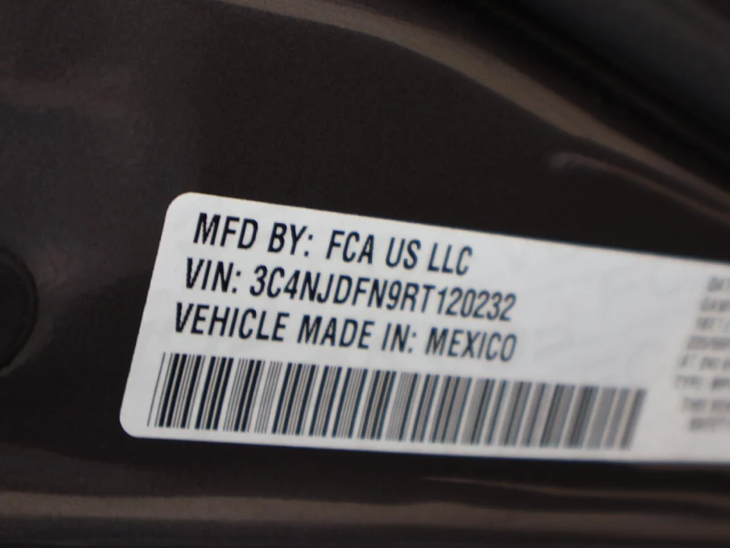Used 2024 Gray Jeep Latitude Lux image 41