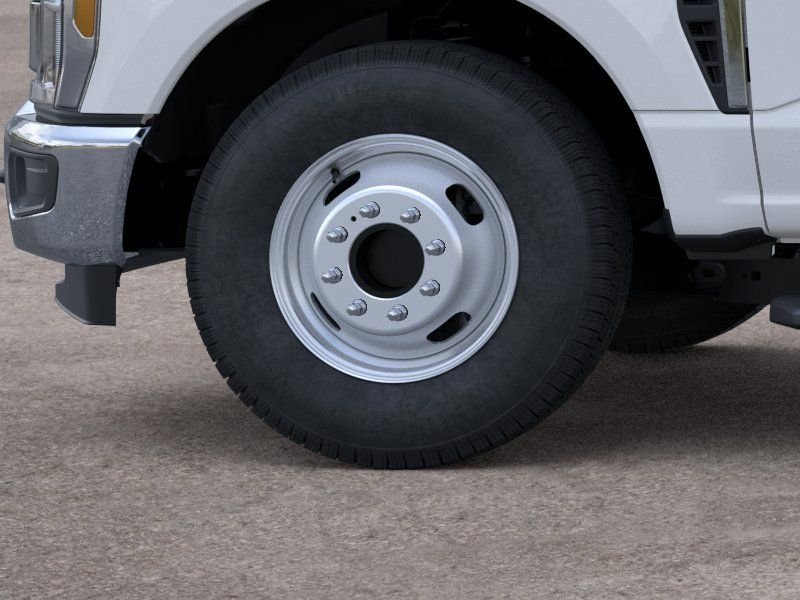 2025 Ford F-350 Super Duty Chassis Cab XL - Photo 19
