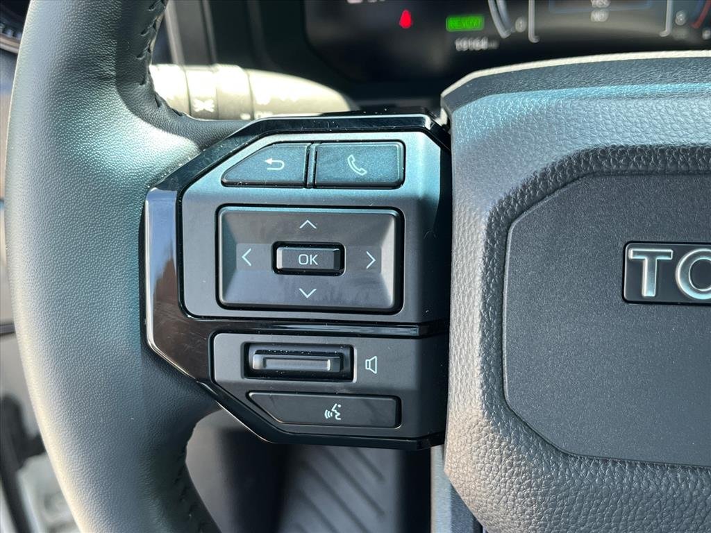Used 2025 Ice Cap Toyota Base image 19