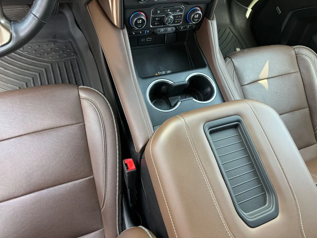 Used 2023 Iridescent Pearl Tricoat Chevrolet High Country image 28