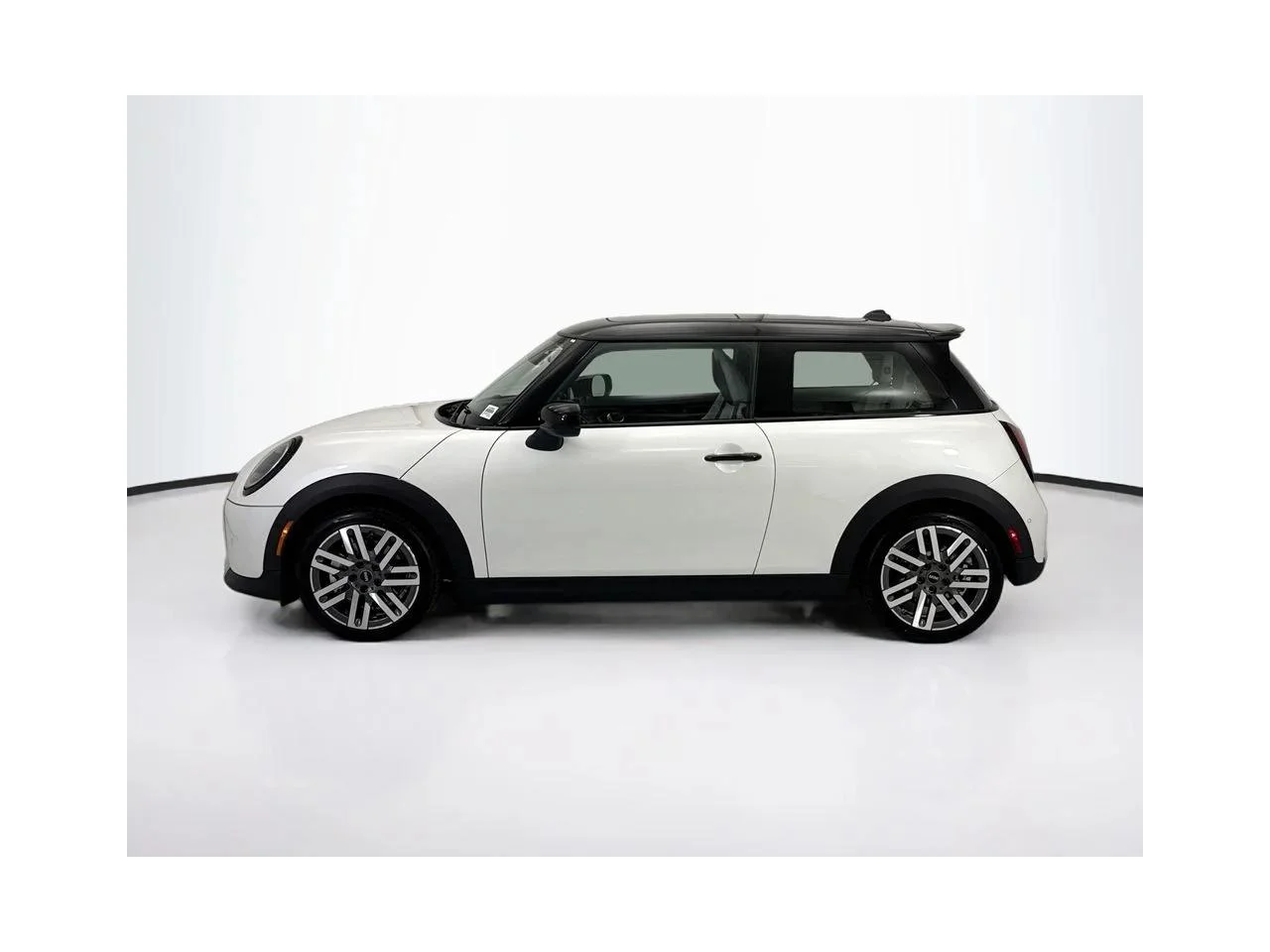 New 2026 Nanuq White Metallic MINI SIGNATURE PLUS image 8