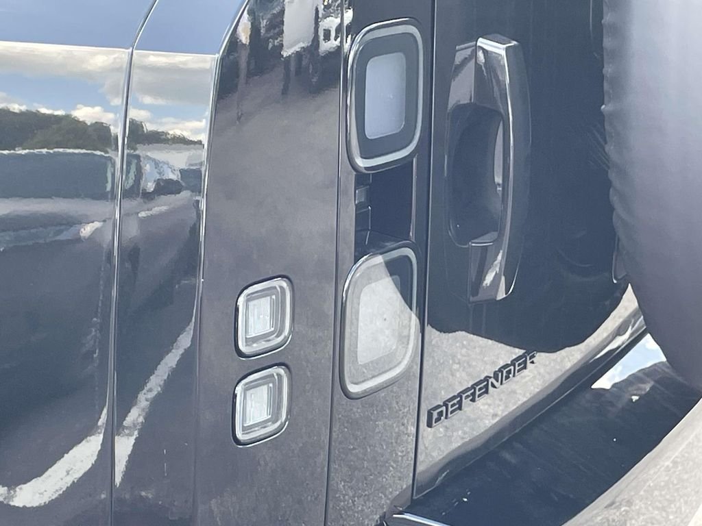New 2026 Santorini Black Land Rover X-Dynamic SE image 10